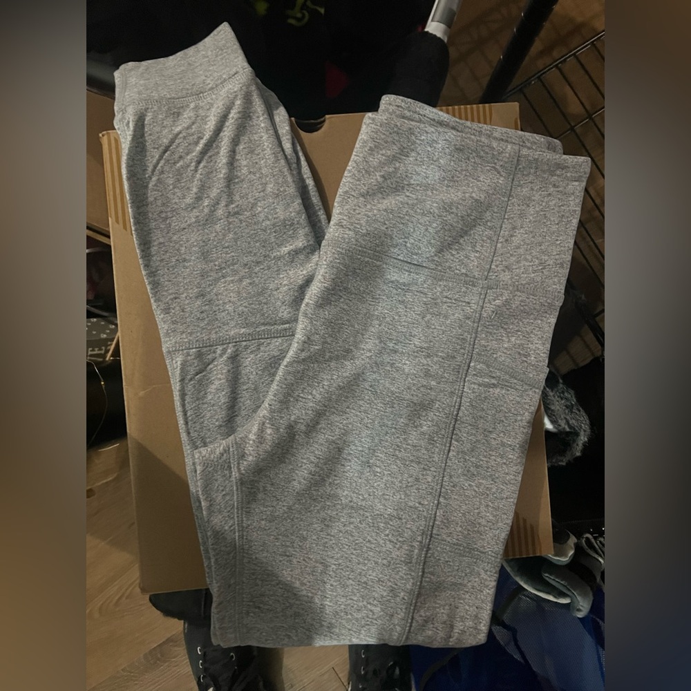 Kyodan gray leggings.